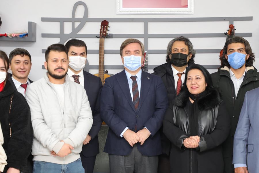 Kümbet Köyü’nde Kütüphane ve Müzik Atölyesi Açıldı