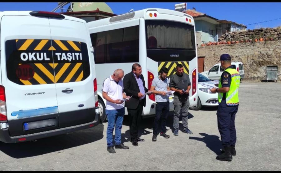 Okul Servis Aracı Şoförlerine Trafik Güvenliği Eğitimi verildi