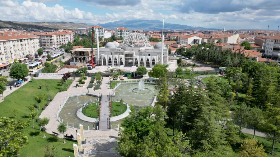 SELÇUKLU KÜLLİYESİ HAYRAN BIRAKIYOR