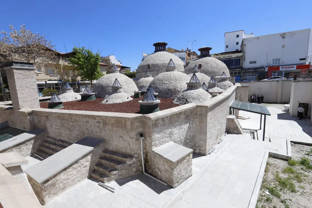 Başkan DİNÇER Turizm Haftasında II.Kılıçarslan Hamamında İncelemelerde bulundu