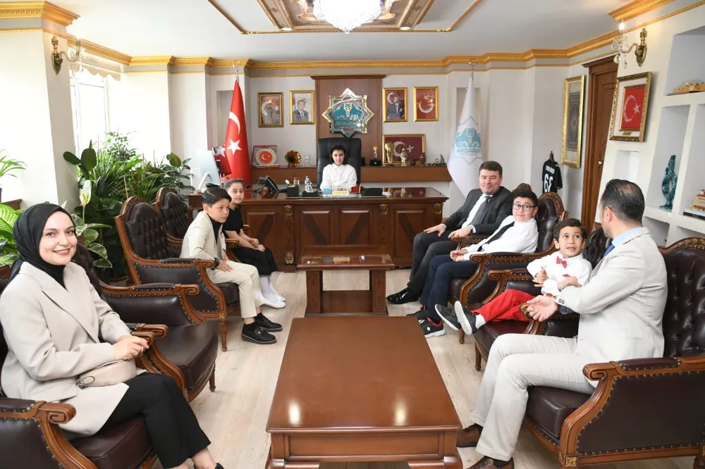Başkan DİNÇER, Koltuğunu Çocuklara Bıraktı