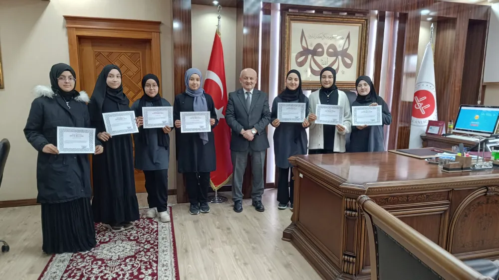 Hafızlıklarını Tamamlayan Öğrencilere “Onur Belgesi” Takdim Edildi