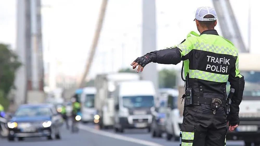 Bunları yapanın ehliyetleri iptal edilecek! Araç kullananlar dikkat