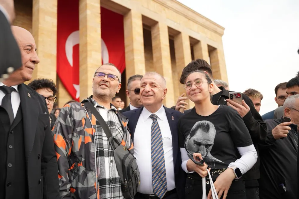 Ümit Özdağ ve Zafer Partisi’nden 10 Kasım’da Anıtkabir’e anlamlı ziyaret