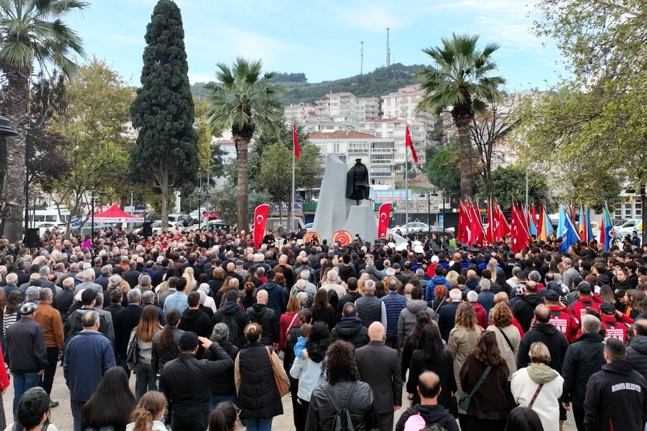 Mudanya, Atatürk’ü özlem ve saygıyla andı