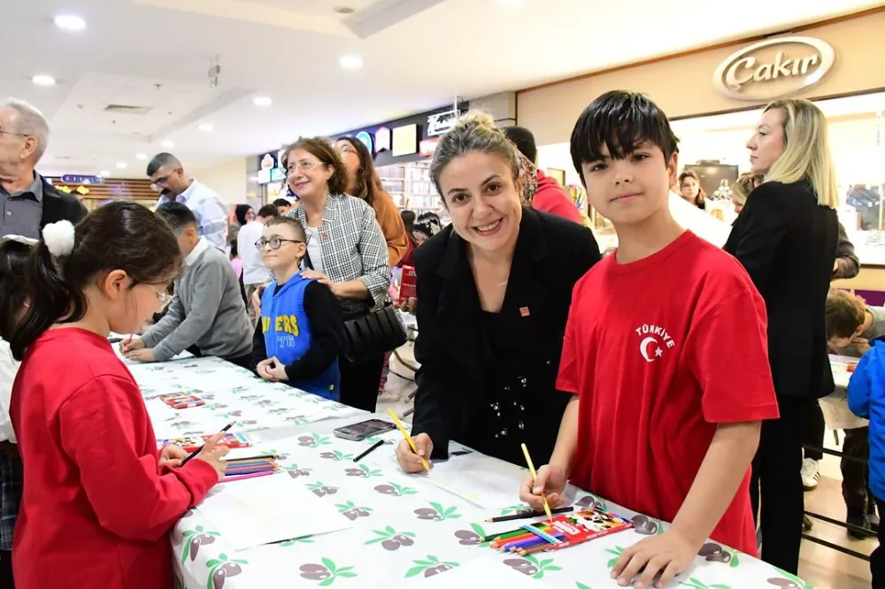 ÖZDEMİR: Minik Ellerle Atamız Anıldı