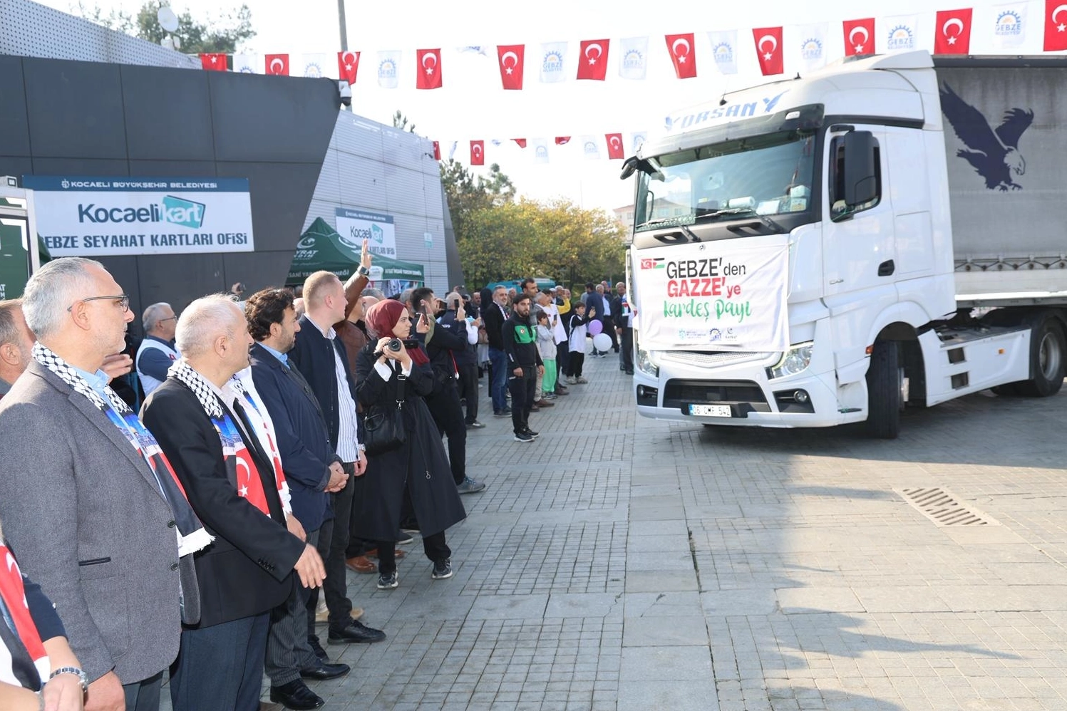 Gebze’den Gazze’ye kardeşlik eli... 10 yardım tırı dualarla uğurlandı