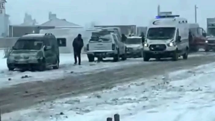 Aksaray’da işçi servisi şarampole devrildi! 15 kişi yaralı