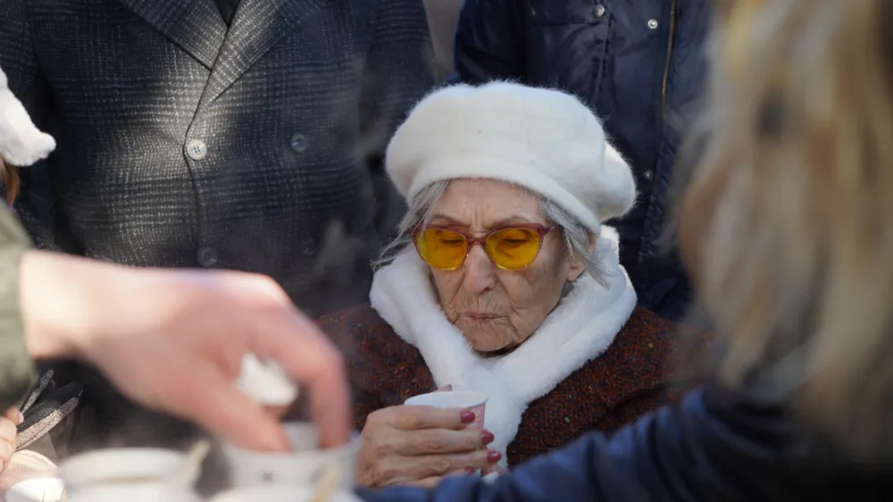 Gönül Özdağ: “62 Yıl Sonra Yine Bir Cezaevi Kapısında”