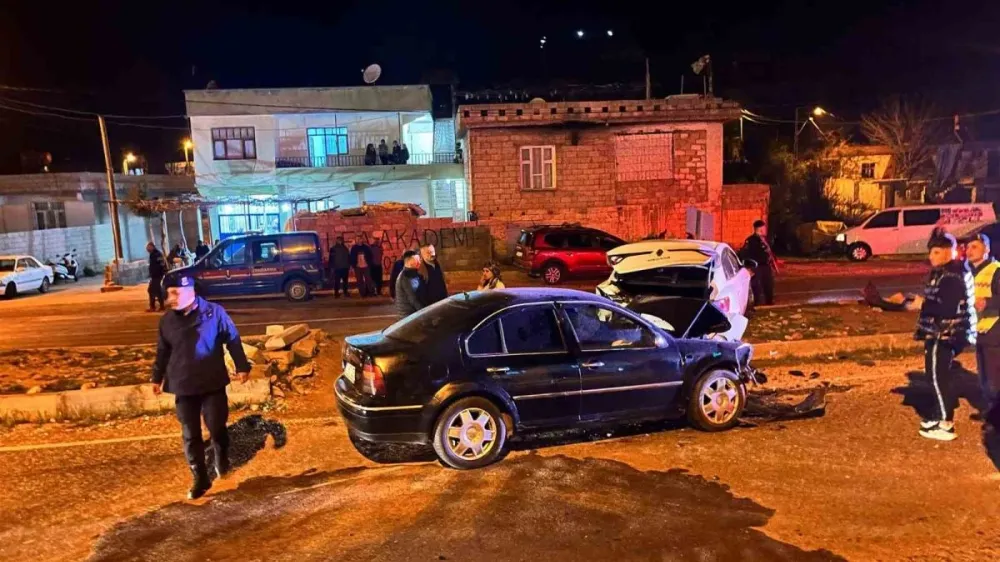 Adıyaman’da iki otomobil çarpıştı: 7 yaralı