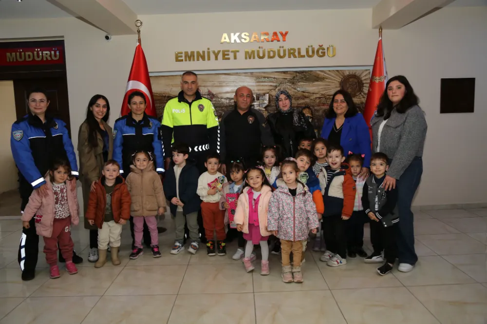 Minik Kalplerden Polis Amcalara Sürpriz Ziyaret! 