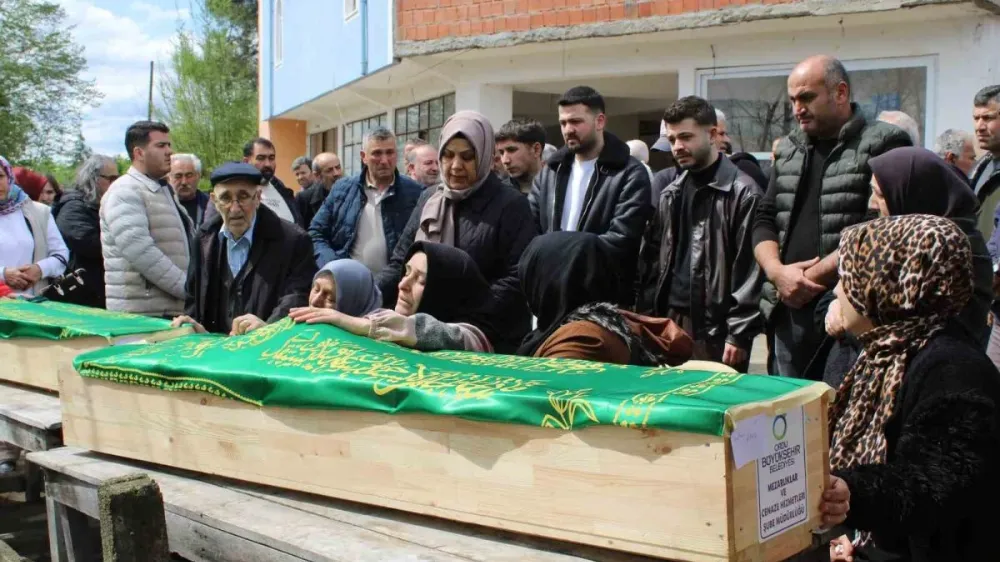 Kazada vefat eden aynı aileden üç kişi toprağa verildi