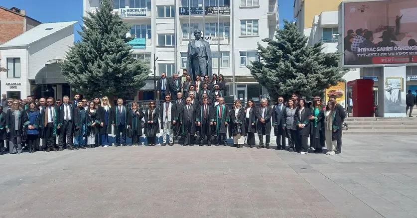 Düzgün; Cübbemiz Düğmesiz, Cepsiz: Anlamı Büyük