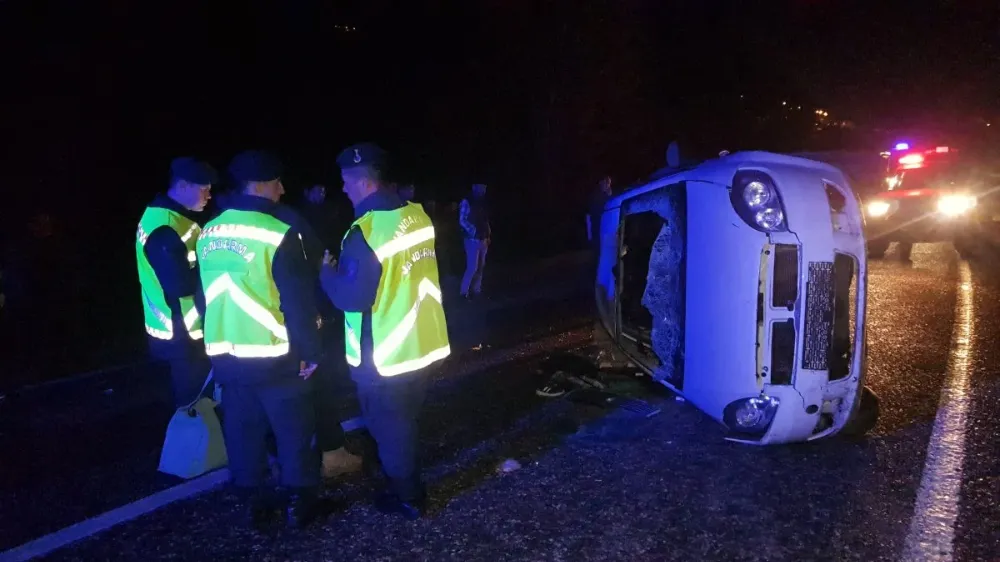 Devrilen otomobil 30 metre sürüklendi: 3