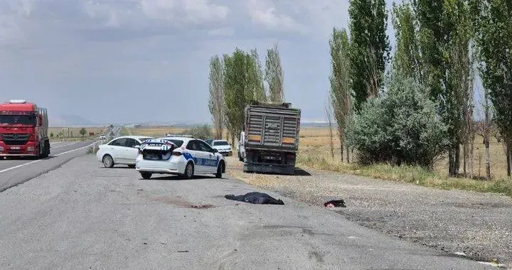 TIR Motosiklete Çarptı: Sürücü Feci Şekilde Can Verdi