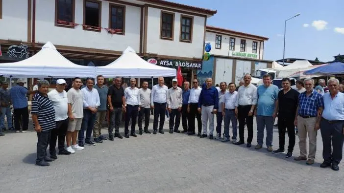 Osmaneli’de siyasi partilerden ortak aşure ikramı