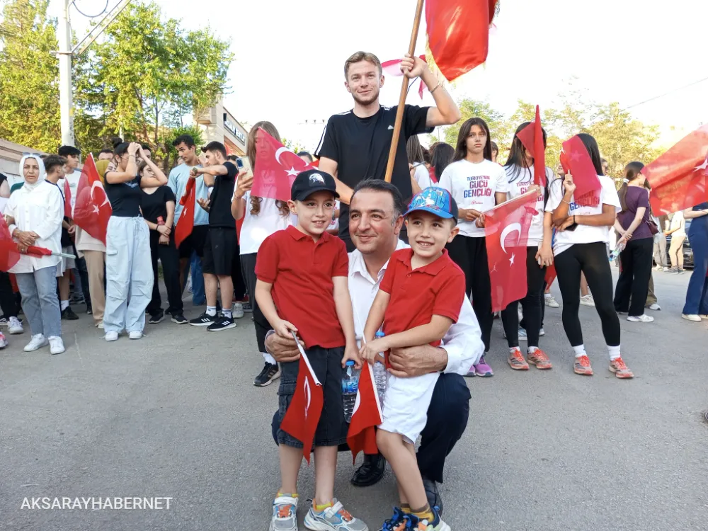 Aksaray’da 15 Temmuz Coşkusu: 103 Metrelik Türk Bayrağıyla Demokrasi Yürüyüşü 