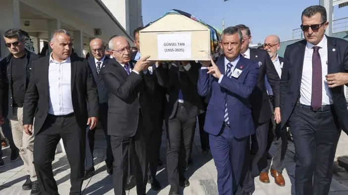Özgür Özel ile Kılıçdaroğlu cenazede bir araya geldi
