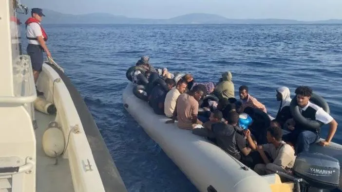 İzmir açıklarında 42 kaçak göçmen yakalandı