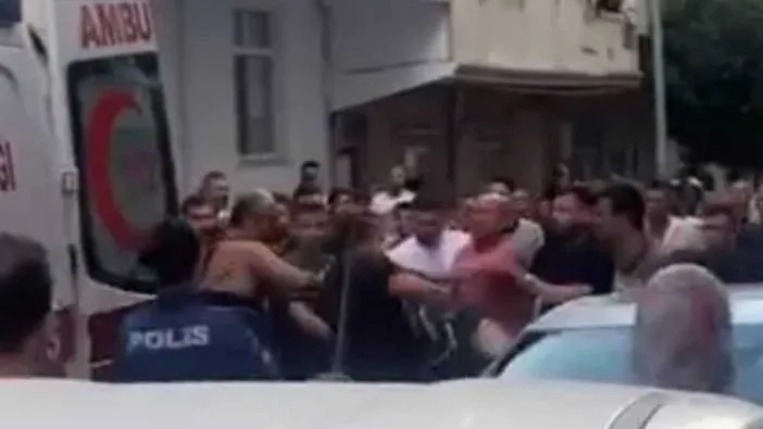 Kadını bıçakladı polisler mahallelinin elinden zor aldı