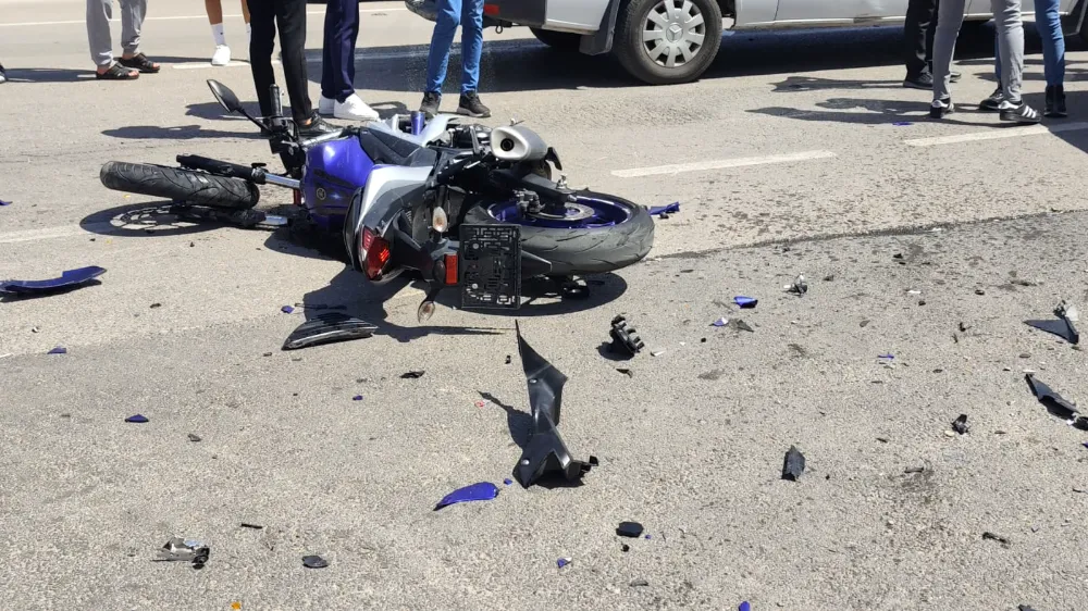 Aksaray’da Otomobil ile Motosiklet Çarpıştı: Genç Sürücü Hastaneye Kaldırıldı