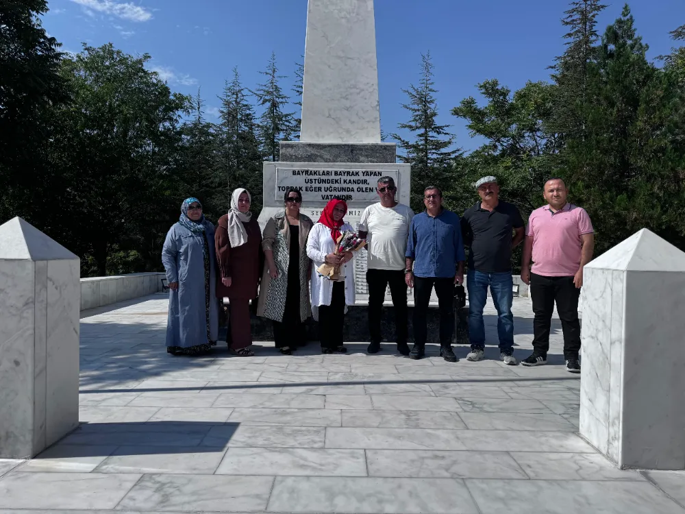 Anahtar Parti Kadın Kolları’ndan 30 Ağustos’ta Aziz Şehitlere Vefa