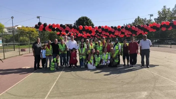 Hayırseverlerden bin 350 öğrenciye okul seti